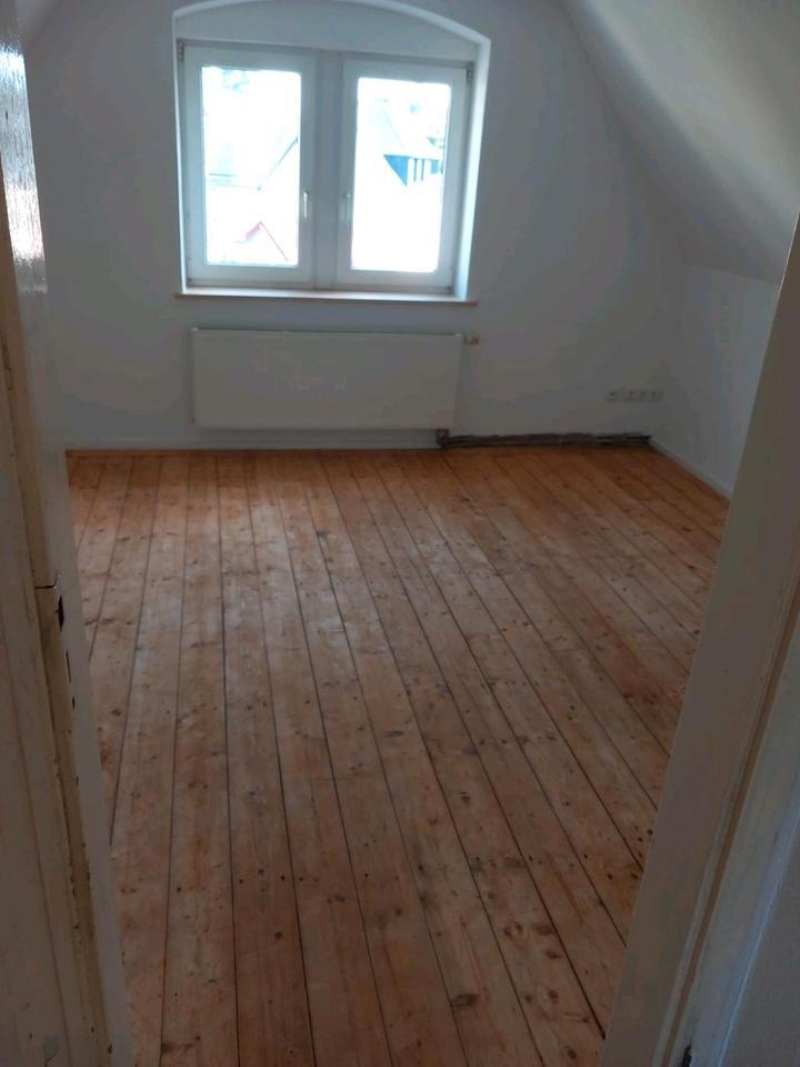 Freistehender Altbau mit Innenhof und Garten