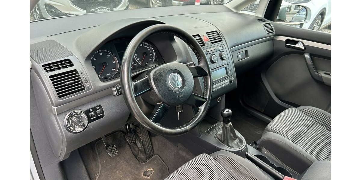 VW Touran 2.0 TDI Highline 7-Sitzer Tempomat AHK 220.000 km 2.000 &euro; Altdorf 84032