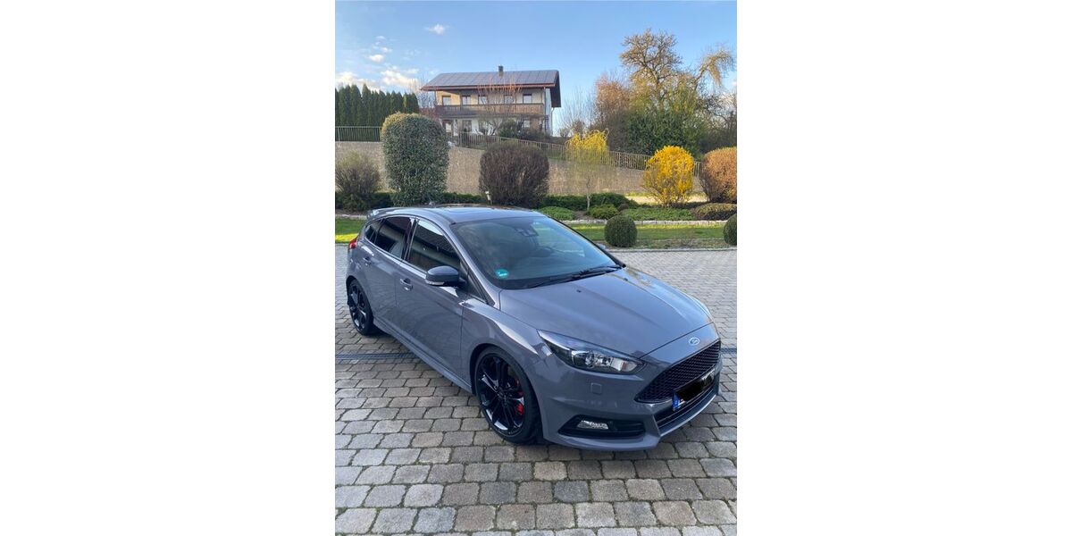 Ford Focus 182.000 km 13.500 &euro; Töging 84513