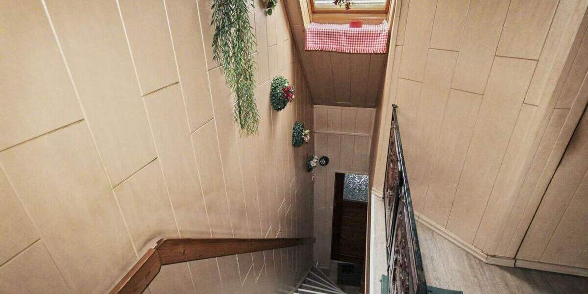 Bezugsfreie Doppelhaushälfte mit Einliegerwohnung in ruhiger Feldrandlage 4 zimmer