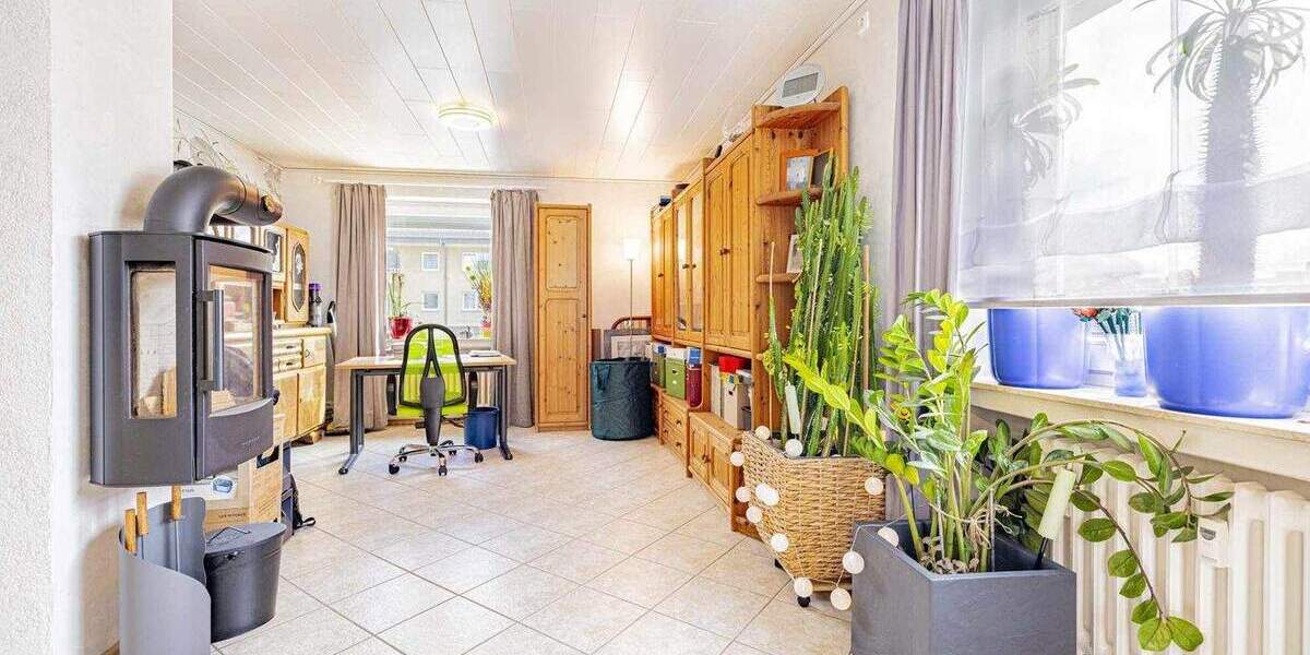 Etagenwohnung Kassel West - 3 Zimmer, 122 m&sup2;, 305.000&euro; | Angebot:25606355