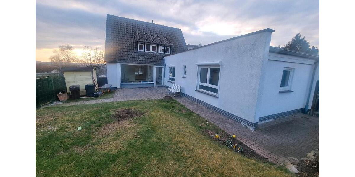 Einfamilienhaus Bad Hersfeld - 4 Zimmer, 160 m&sup2;, 1.500&euro; | Angebot:25868009