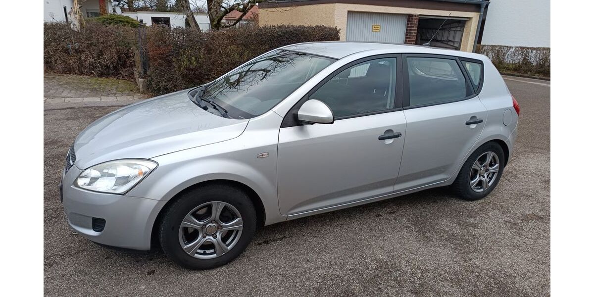 Kia ceed / Ceed 125.000 km 3.000 &euro; Siegenburg 93354