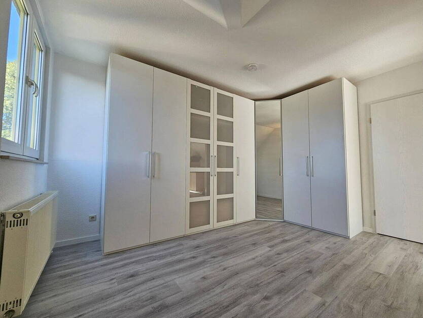 Bezahlbares Eigenheim: Leerstehende hochwertig sanierte Wohnung in gepflegter Umgebung zu verkaufen