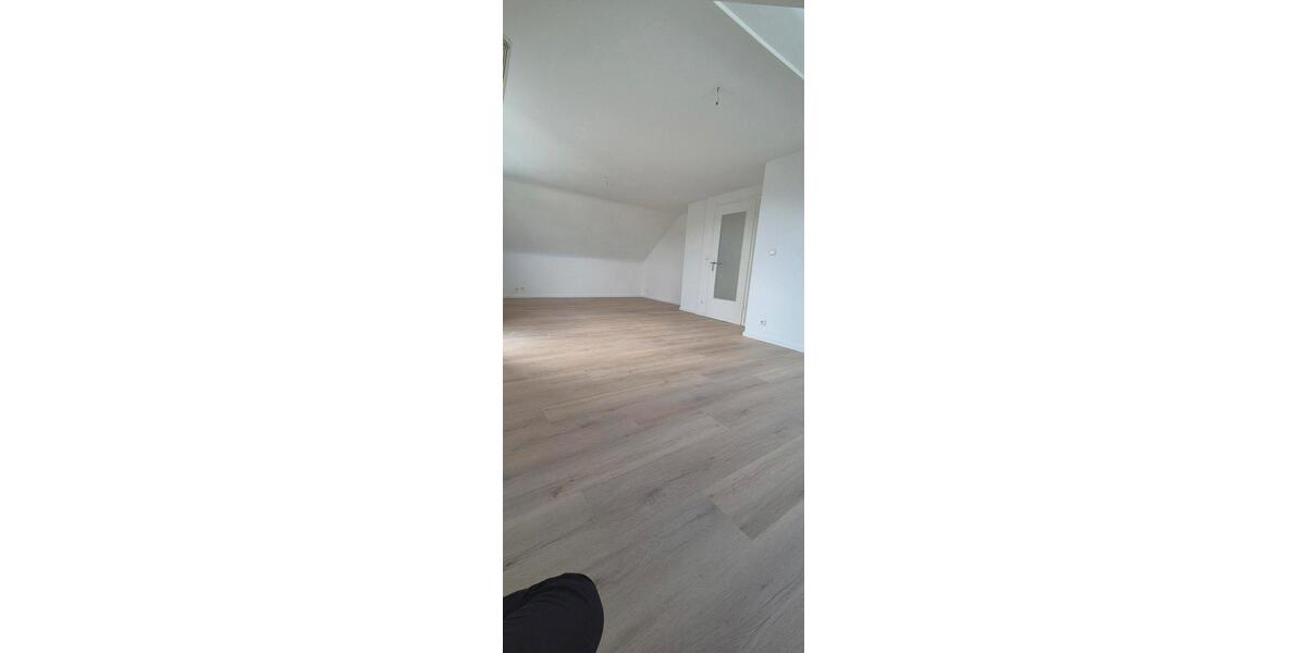 Dachgeschoßwohnung Ditzingen - 3 Zimmer, 65 m&sup2;, 950&euro; | Angebot:25979002