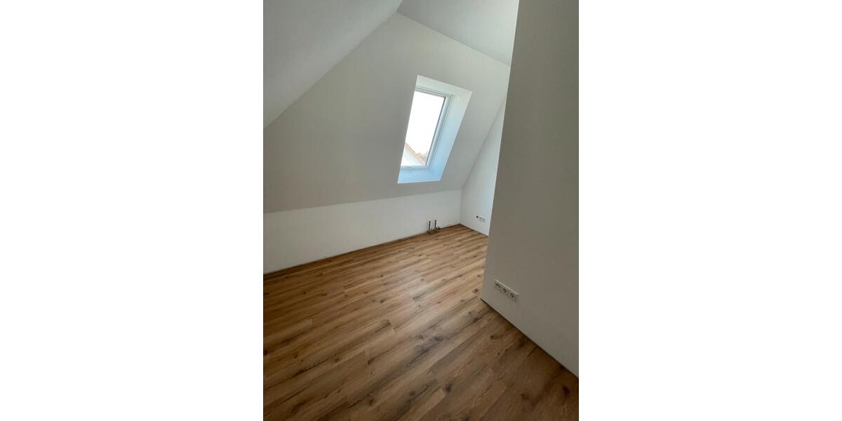 Dachgeschoßwohnung Neuenhagen bei Berlin - 4 Zimmer, 80 m&sup2;, 1.870&euro; | Angebot:26378690