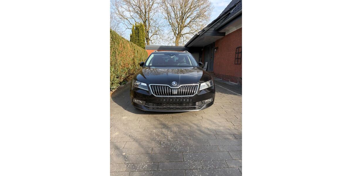 Skoda Superb 210.000 km 16.000 &euro; Wacken 25596