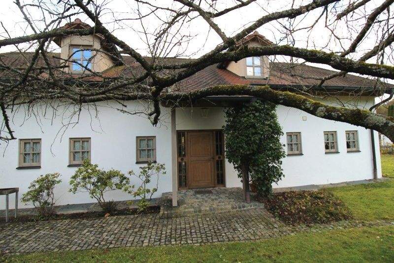 Einfamilienhaus Aystetten - 8 Zimmer, 250 m&sup2;, 3.400&euro; | Angebot:24789549