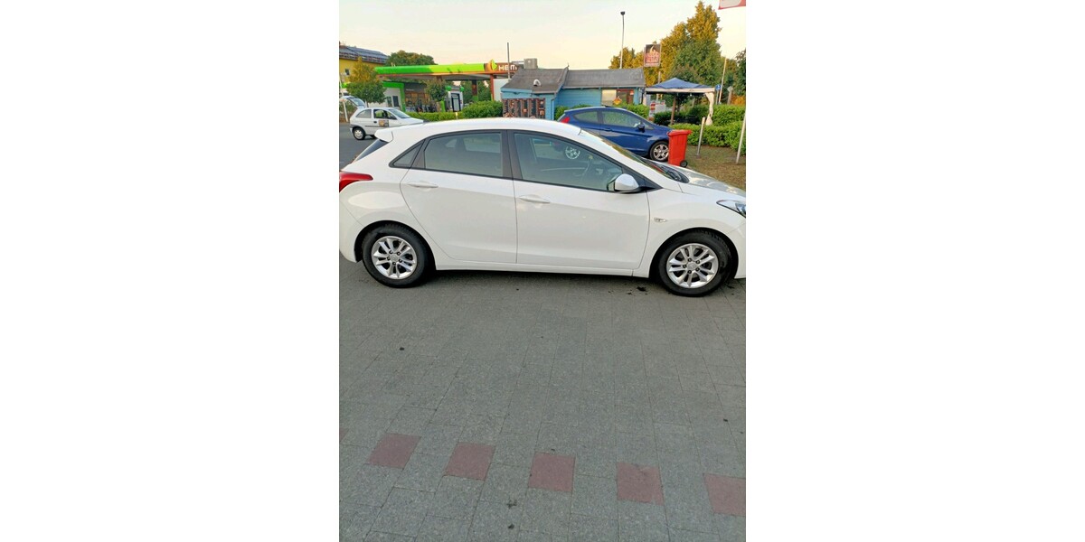 Hyundai i30 81.000 km 6.800 &euro; Griesheim 64347