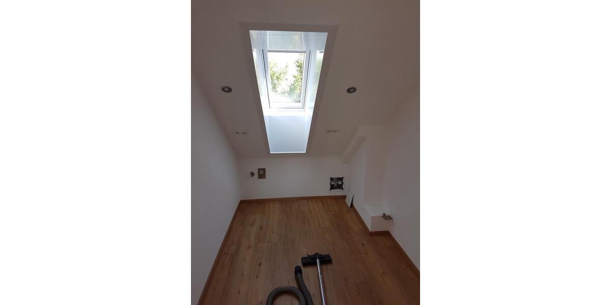 Dachgeschoßwohnung Vöhringen - 2 Zimmer, 94 m&sup2;, 940&euro; | Angebot:25272856