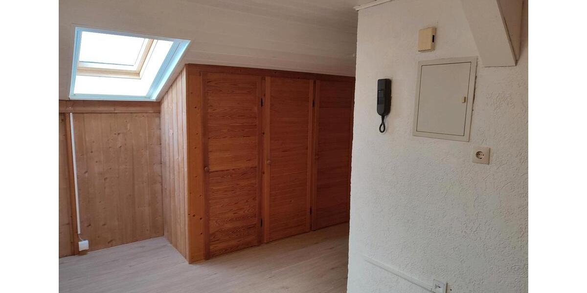 neu renovierte DG-Wohnung in KelheimBauersiedlung 700 Euro warm 2 zimmer