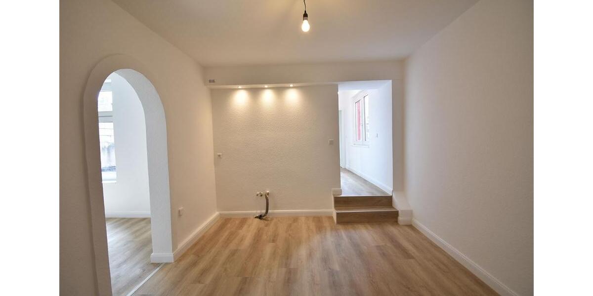 Etagenwohnung Duisburg Beeck - 5 Zimmer, 120 m&sup2;, 995&euro; | Angebot:24689415