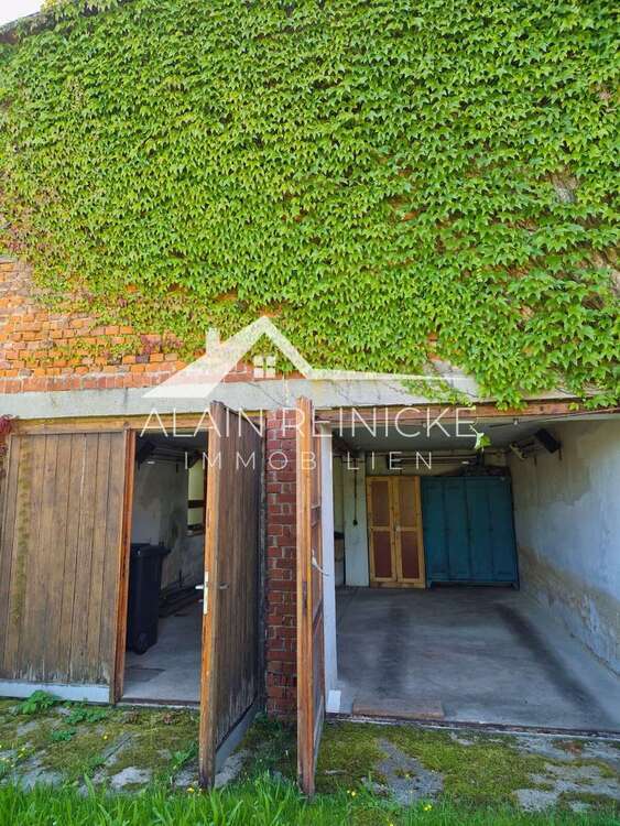 Grundstück mit großer Doppelgarage & viel Stauraum zimmer