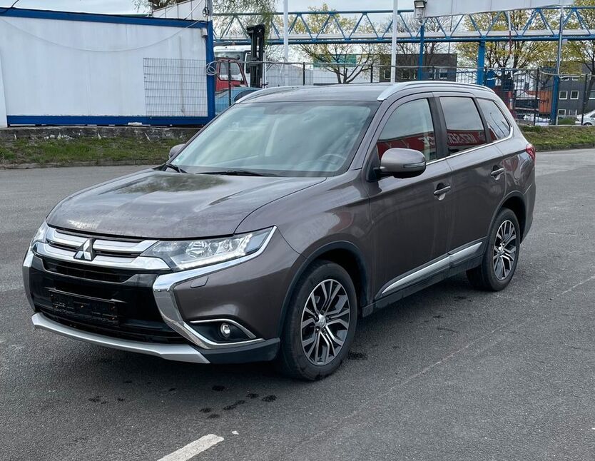 Mitsubishi Outlander 92.000 km 17.999 € Hamburg 20537