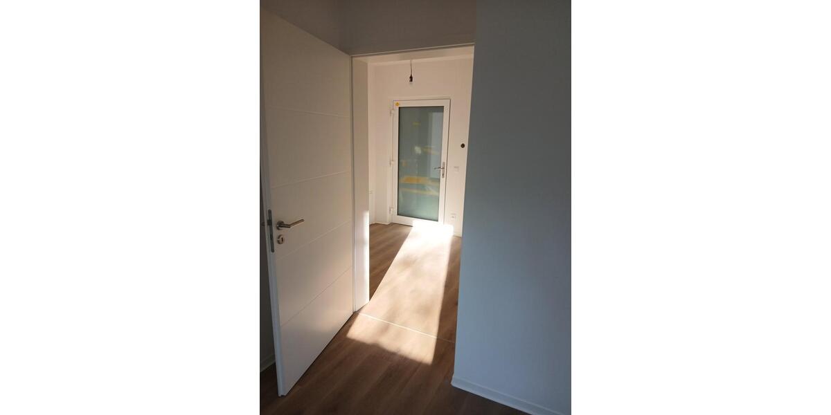 Attraktive 3-Zimmer-Wohnung mit Wintergarten, Terrasse und Garten 3 zimmer