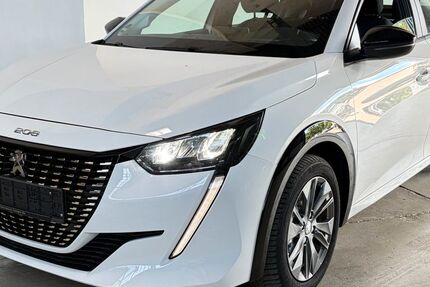 Peugeot 208 40.317 km 14.999 &euro; Potsdam-Drewitz b.Berlin 14478