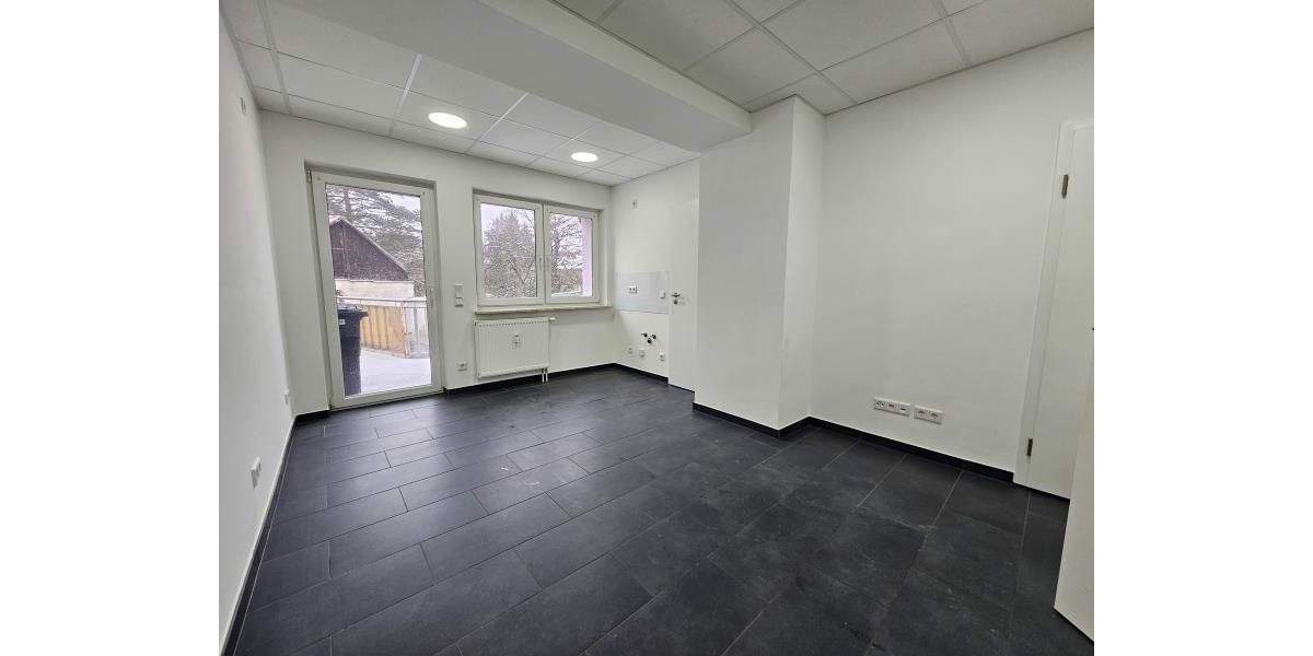 Gewerbeobjekt Röthenbach - 2 Zimmer, 41 m&sup2;, 500&euro; | Angebot:24780105