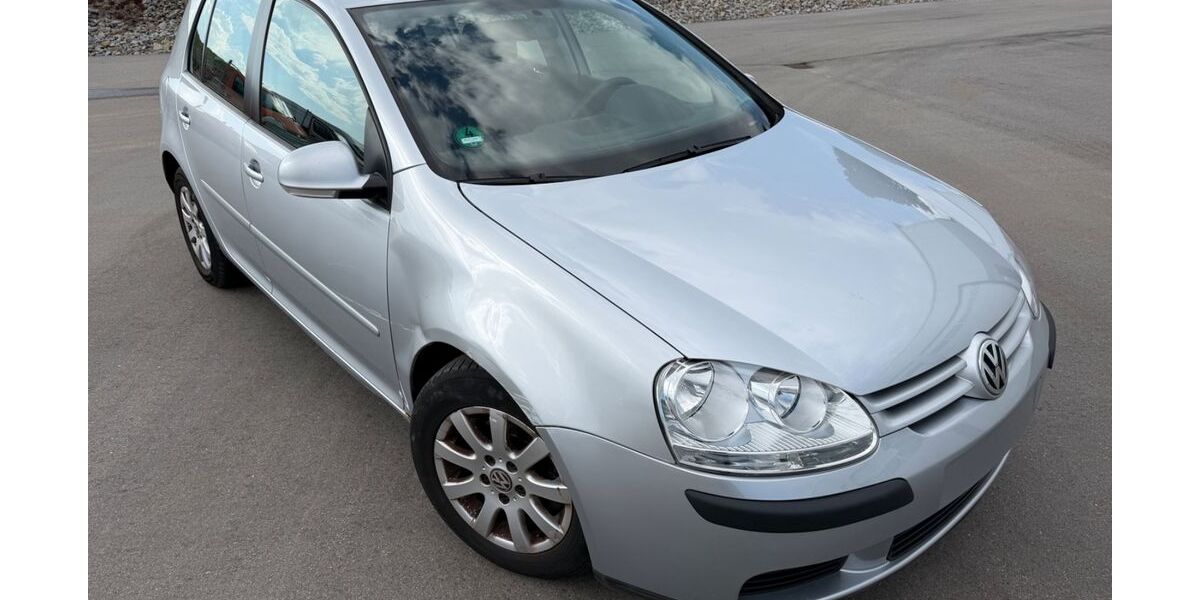 VW Golf 144.000 km 5.900 &euro; Trisching 92546