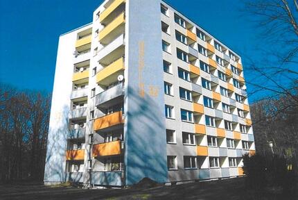 Zentrale, ruhige Single-Wohnung mit Balkon und Pkw-Stellplatz