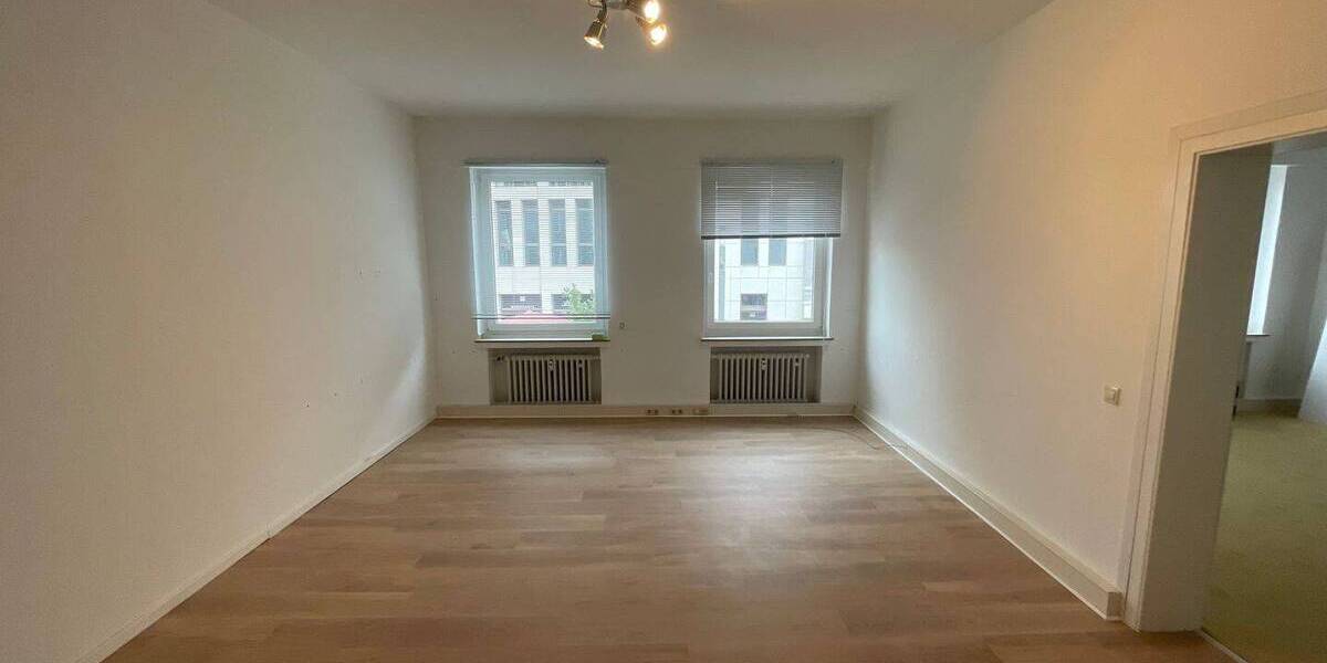 Helle 3-Zimmer-Wohnung mit großzügigen Räumen in zentraler Innenstadtlage 3 zimmer