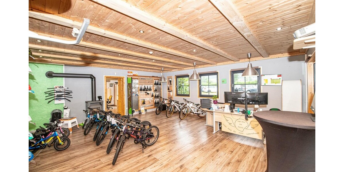 Vielseitige Werkstatt mit großzügiger Freifläche und Raum für Ideen - Gewerbeobjekt Eschlkam | Angebot:24787949