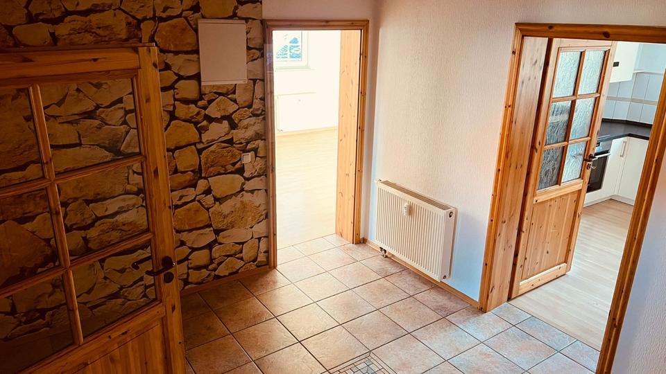 Terrassenwohnung Dermbach - 4 Zimmer, 120 m&sup2;, 840&euro; | Angebot:24601932