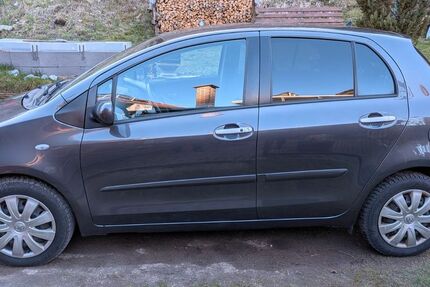 Toyota Yaris 125.000 km 4.750 &euro; Martinroda OT Angelroda 98693