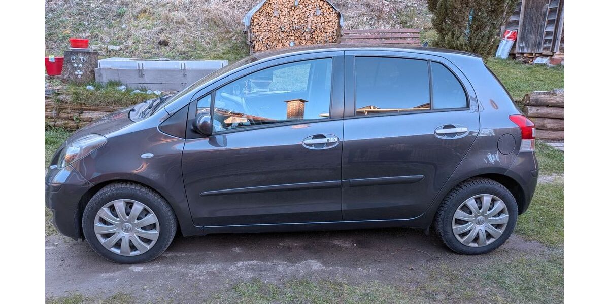 Toyota Yaris 125.000 km 4.750 &euro; Martinroda OT Angelroda 98693