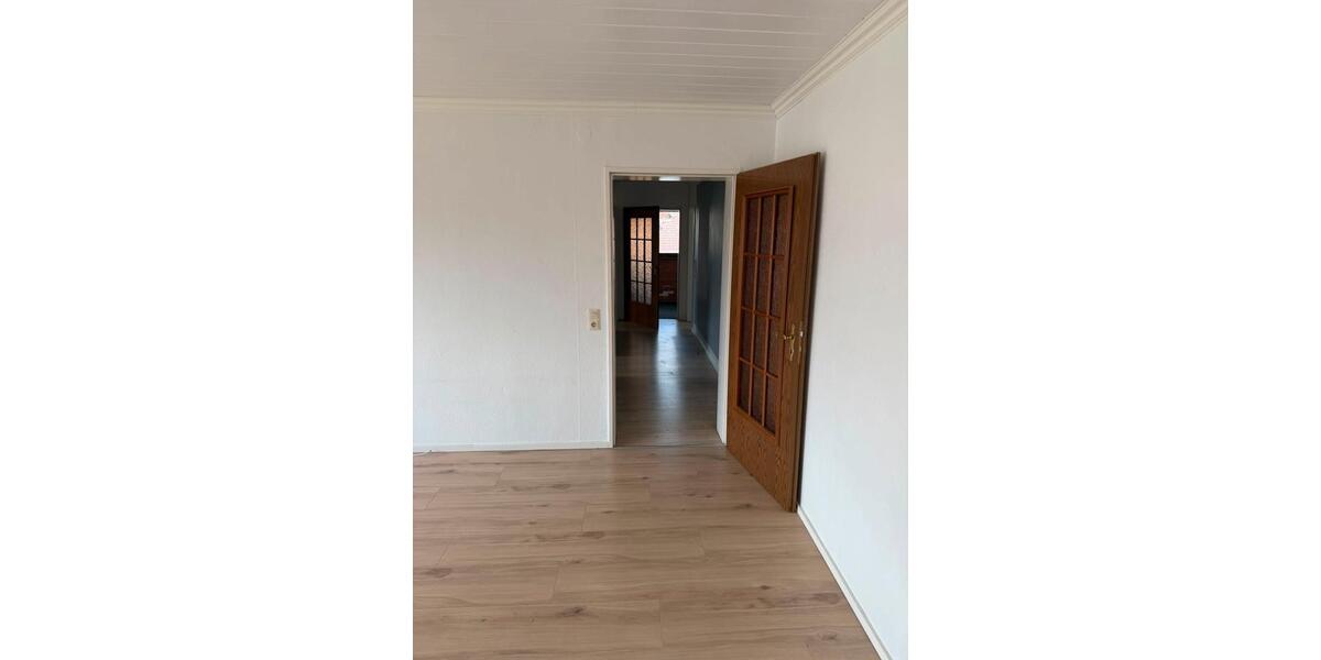 Einfamilienhaus Schwülper - 8 Zimmer, 220 m&sup2;, 259.000&euro; | Angebot:27162853