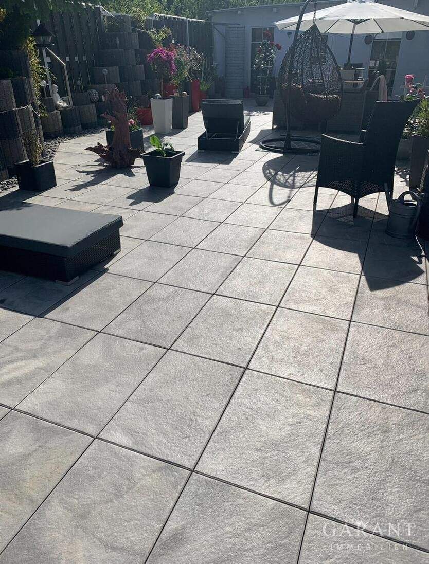 Exklusives Dreifamilienhaus von 2011 mit Wärmepumpe, Solar & 1.510 qm Grundstück 9 zimmer