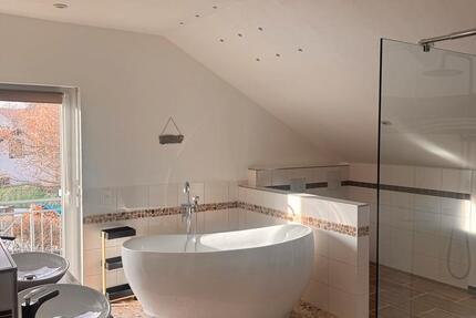 Wunderschöne 3-Zimmer DG Wohnung mit Balkon und Carport 3 zimmer