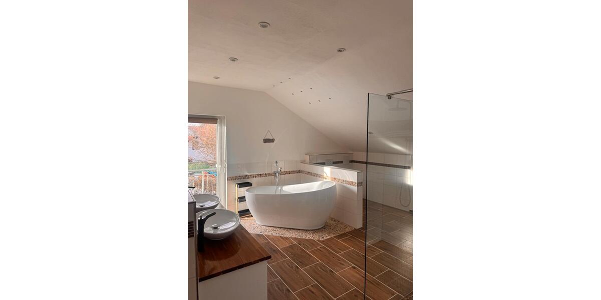 Wunderschöne 3-Zimmer DG Wohnung mit Balkon und Carport 3 zimmer