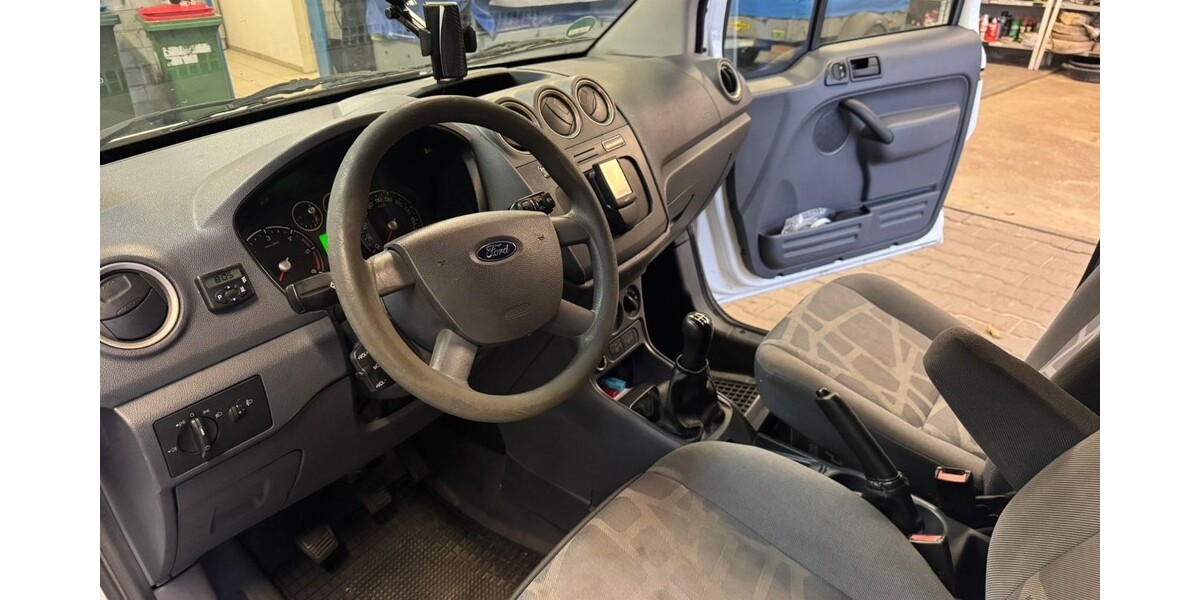 Ford Transit Tourneo Connect 143.000 km 4.900 € Oberhausen 46045