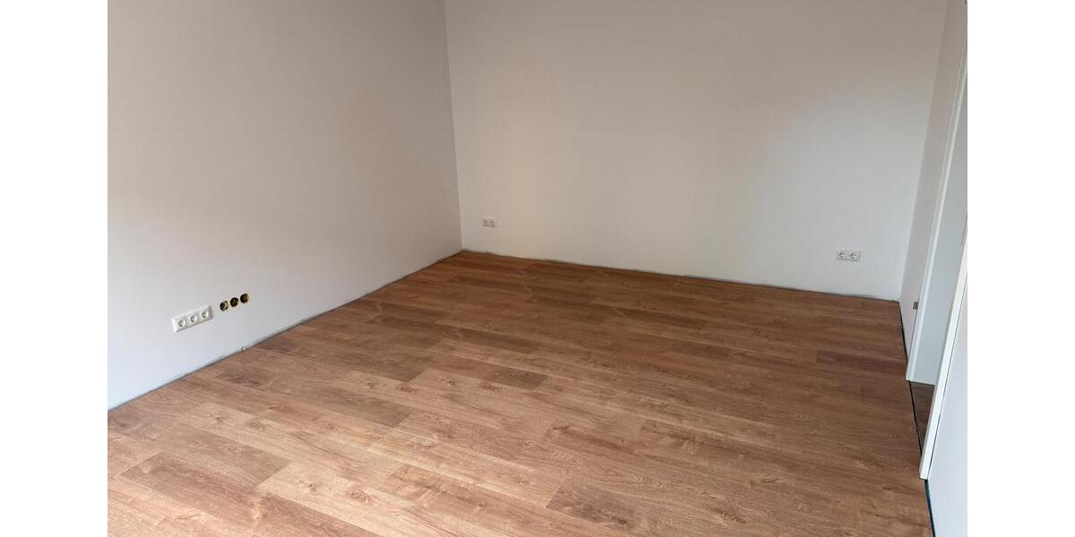 Erdgeschoßwohnung Dresden Klotzsche - 4 Zimmer, 100 m&sup2;, 1.750&euro; | Angebot:26477172