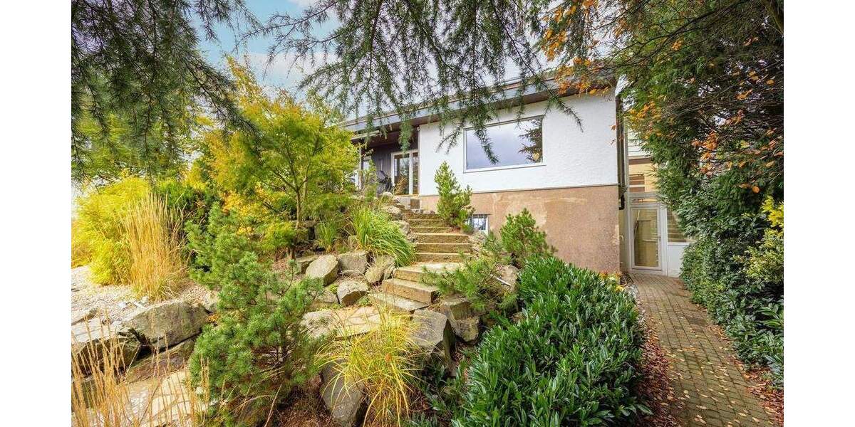 Einfamilienhaus mit Einlieger, Garage, Doppel-Carport und schönem Garten 7 zimmer