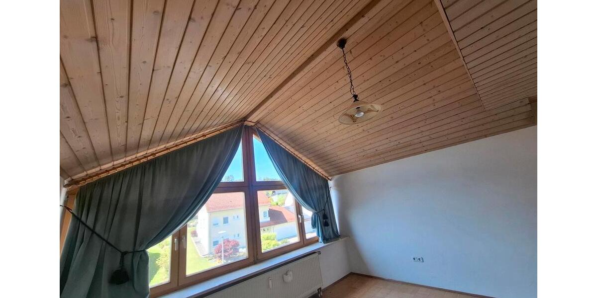 Dachgeschoßwohnung Erbendorf Pfaben - 3 Zimmer, 85 m&sup2;, 900&euro; | Angebot:26525645