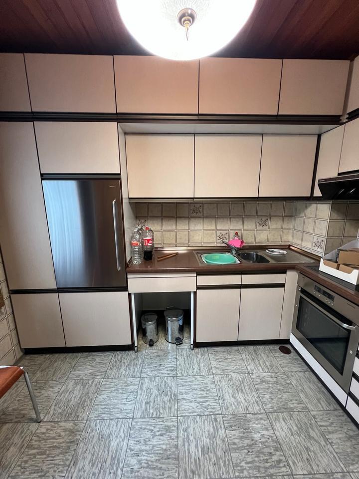 Doppelhaushälfte mit Balkon Dachgeschoss & Spitzboden - renoviert zimmer