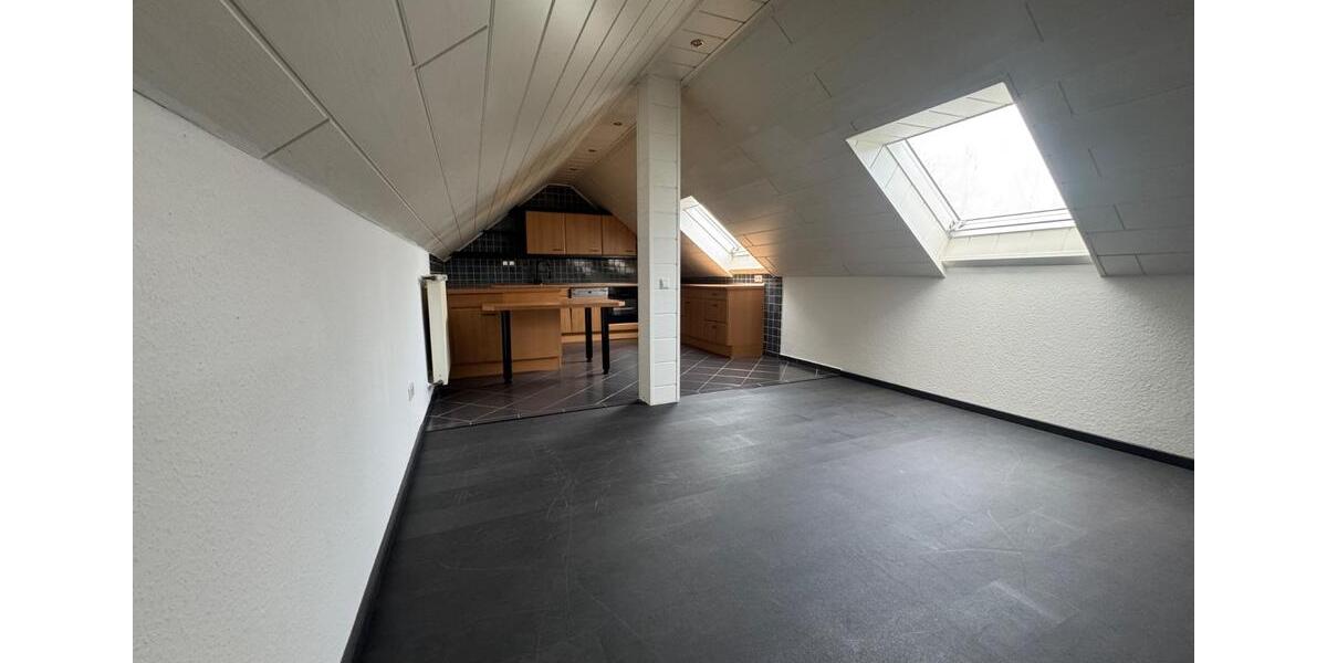 Dachgeschoßwohnung Delbrück - 5 Zimmer, 155 m&sup2;, 1.200&euro; | Angebot:25433333