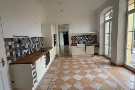 helle und geräumige 2-Zimmer Wohnung ca 140 qm 2 zimmer