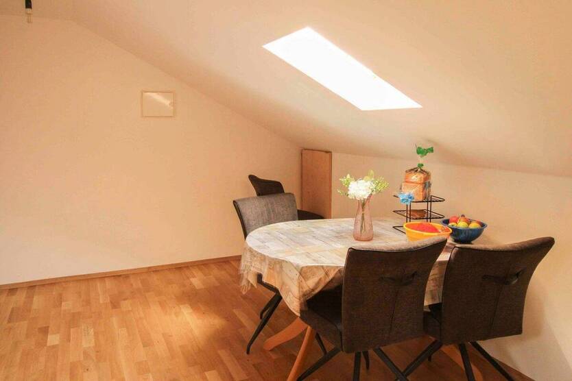 Teilvermietetes MFH mit 4 Einheiten und Top-Potenzial in Sackgassenlage zur flexiblen Nutzung 1 zimmer