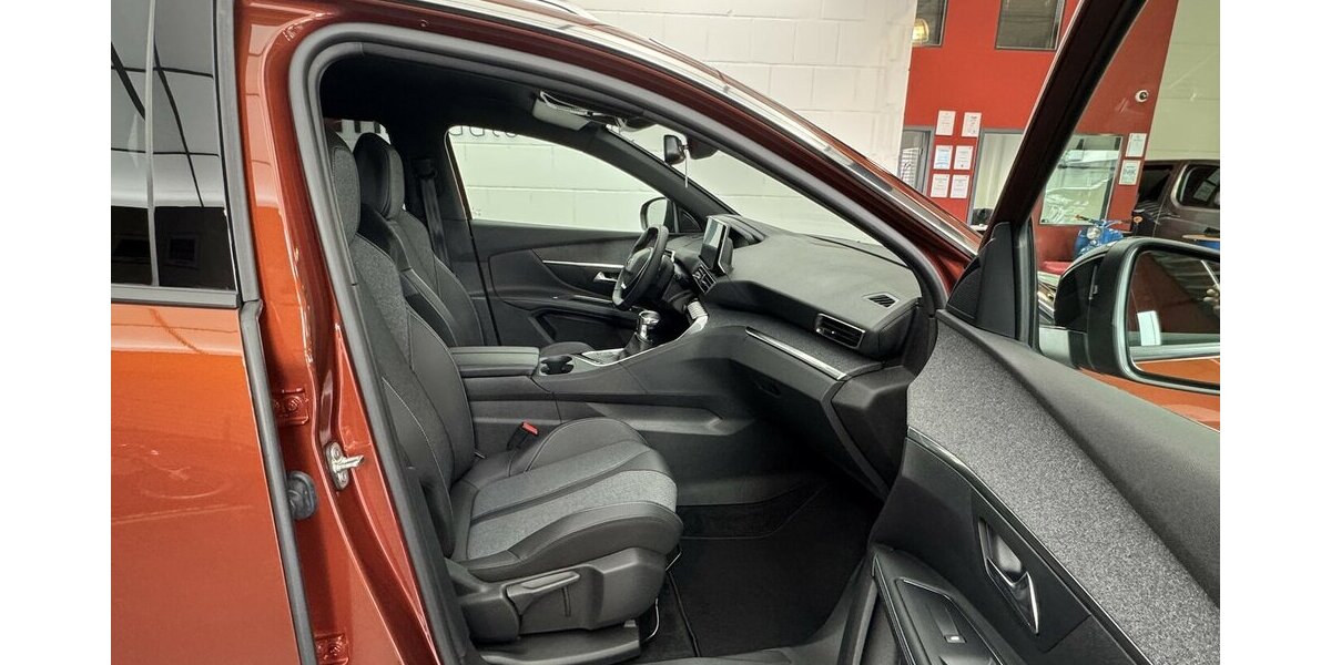 Peugeot 5008 Puretech 130 Allure CarPlay Cam 17.210 km 21.470 &euro; Lich 35423
