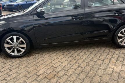 Hyundai i20 270.236 km 3.799 &euro; Hanau 63452
