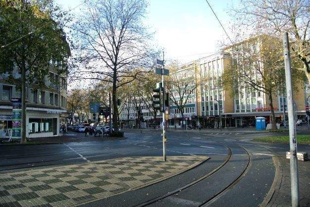 Mülheim-Mitte Einkaufspassage- Ladenlokal ehemaliger Lebensmittelbetrieb mit Untergeschossen als Lagerflächen