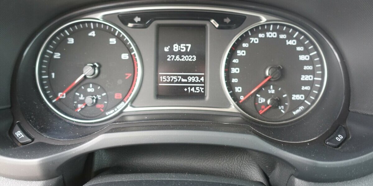 Audi A1 sport 1,8TFSI Bi-Xenon S-tronic S-line PDC 8xAl 154.000 km 15.950 &euro; Neumarkt/OPf 92318