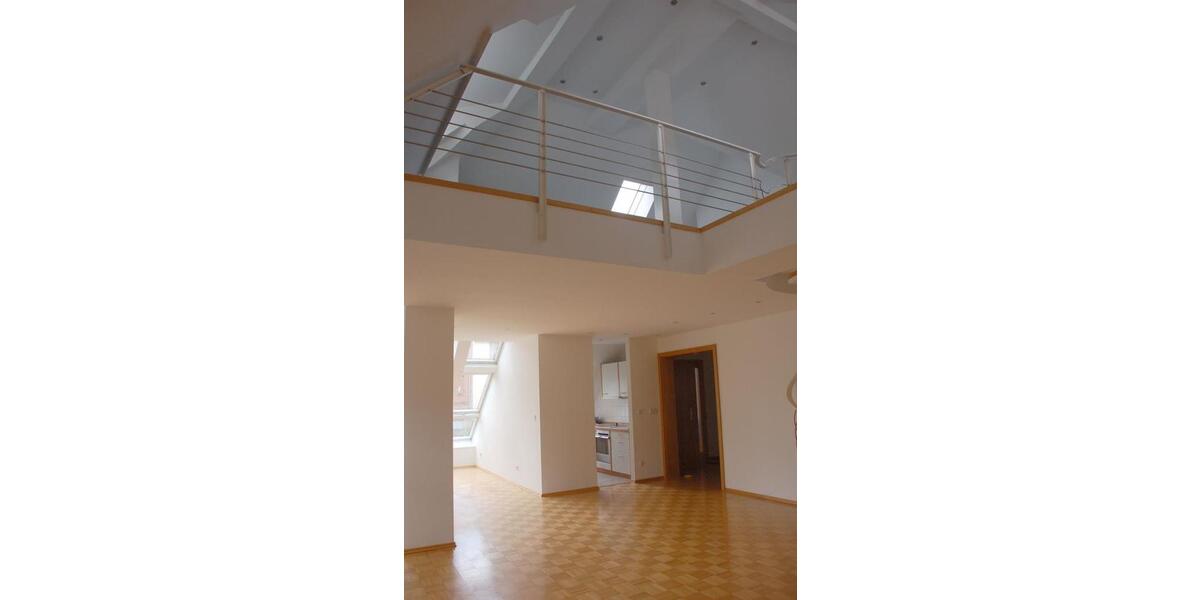 Dachgeschoßwohnung Frankfurt (Oder) - 4 Zimmer, 165 m&sup2;, 1.050&euro; | Angebot:26355014