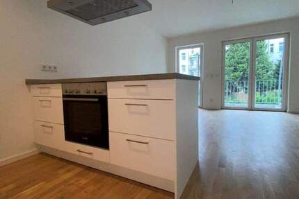 Stötteritz* Neubau* Zweitbezug* altersgerechte Whg* hell* Balkon hofseitig* offene Küche mit EBK 2 zimmer