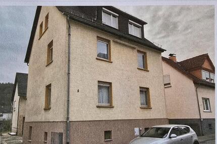 Haus in Asslar mit vermieteten Nebengebäude