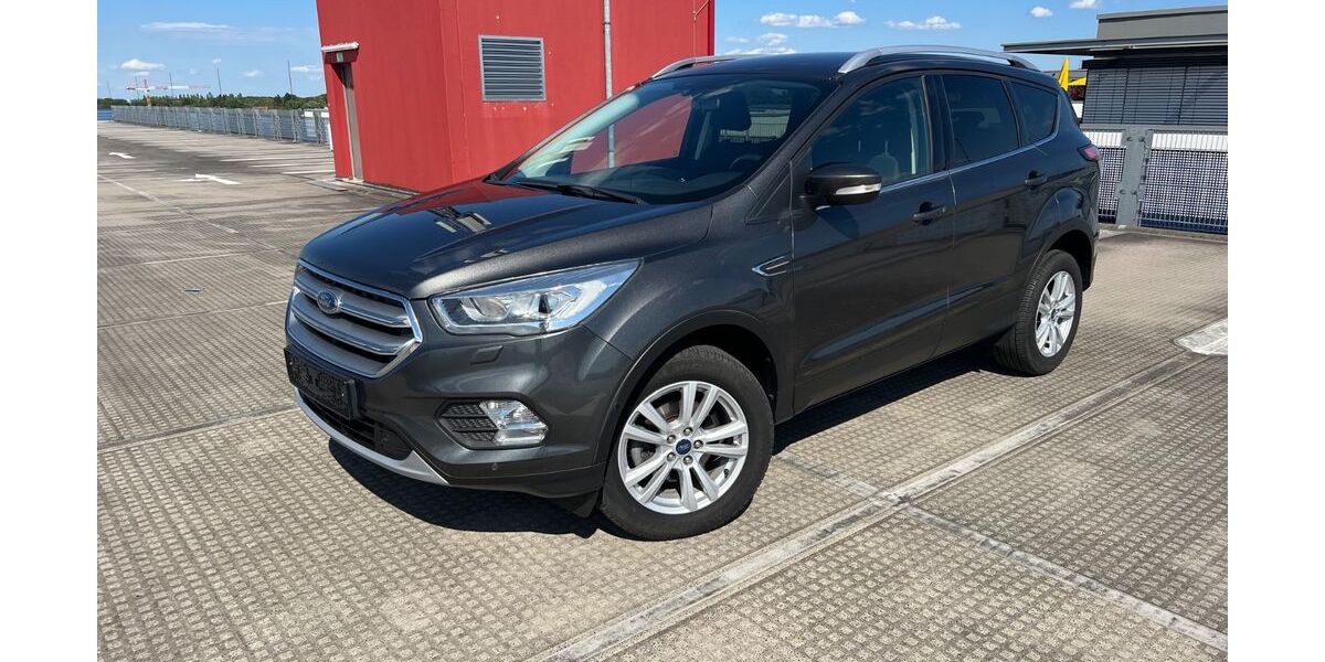 Ford Kuga 74.400 km 10.990 &euro; München 81829