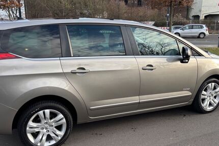 Peugeot 5008 132.400 km 7.900 &euro; Düsseldorf 40547