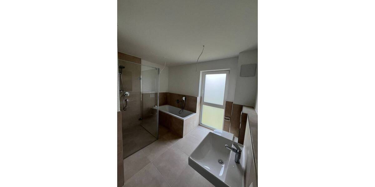 Erstbezug: 4,5-Zimmer-OG-Wohnung mit Balkon und Küche 4 zimmer